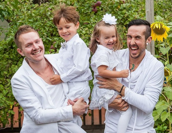 Гей-пара из США ждёт биологического первенца Гей-пара из США ждёт биологического первенца