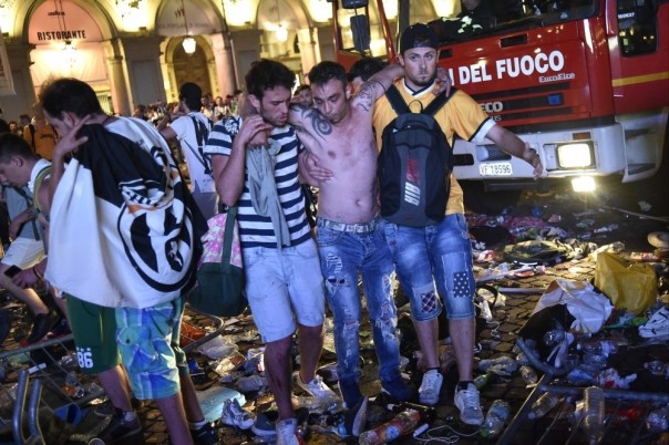 Около 600 человек пострадали в давке на финальном матче Лиги чемпионов Около 600 человек пострадали в давке на финальном матче Лиги чемпионов