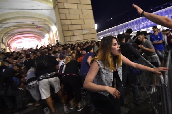 Около 600 человек пострадали в давке на финальном матче Лиги чемпионов Около 600 человек пострадали в давке на финальном матче Лиги чемпионов