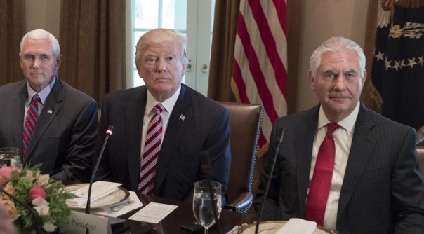 Две администрации США: Тиллерсон и Пенс разделились во мнении касательно России