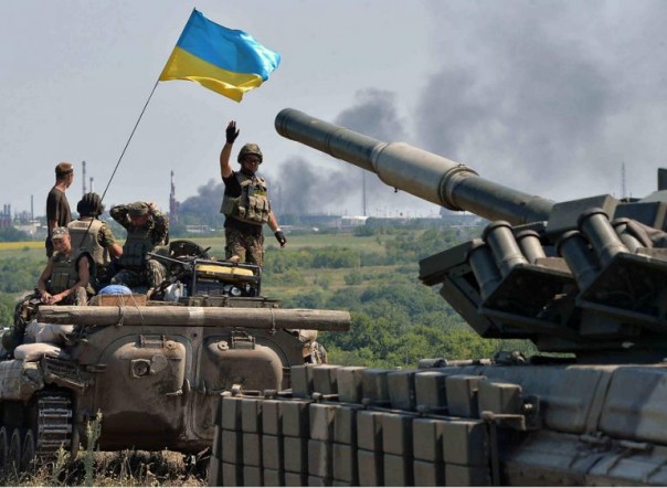 В ЛНР продолжается бой за Бахмутскую трассу: Украина лупит из танков и гаубиц. ВСУ ударили и по ДНР