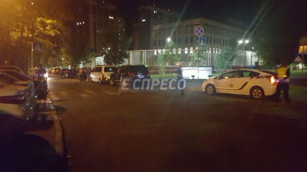 На территории посольства США в Киеве прогремел взрыв На территории посольства США в Киеве прогремел взрыв