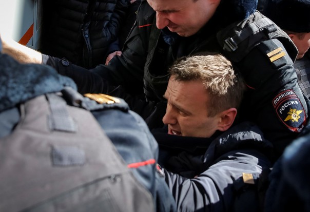 Оппозиция разводит народ