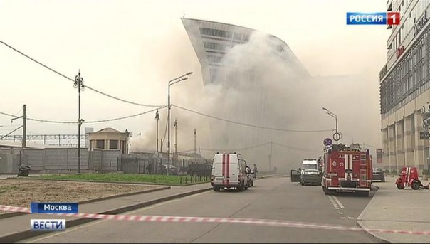 Пожар у Киевского вокзала: под завалами нашли тела двух человек
