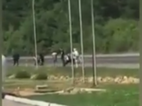 СМИ: Кортеж Порошенко на «пути к Европе» сбил мотоциклиста и даже не остановился СМИ: Кортеж Порошенко на «пути к Европе» сбил мотоциклиста и даже не остановился