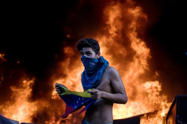 В столице Венесуэлы сожгли здание Верховного суда