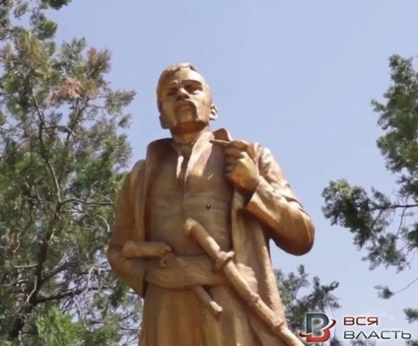 На Запорожье Ленина превратили в Пилипа Орлика