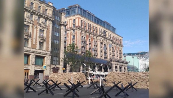 12 июня и фейки: кого напугали противотанковые ежи