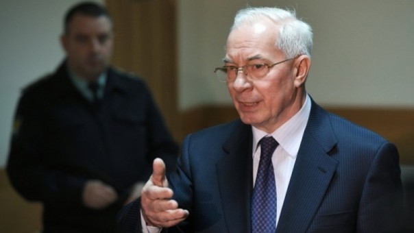 Даже не кружевные: Азаров назвал безвизовый режим ЕС и Украины "рваными трусами" 