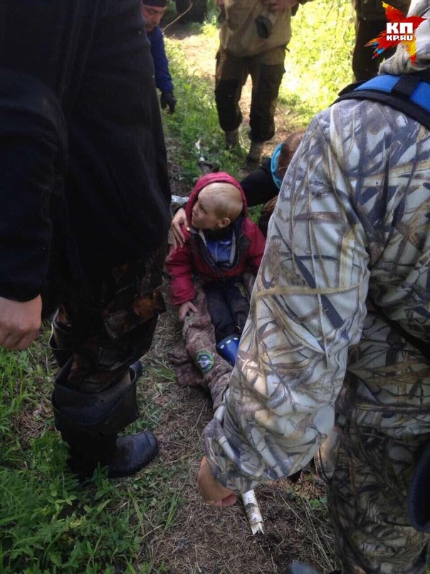 На Урале потерявшийся в лесу мальчик пять дней ел траву и пил из болота, чтобы выжить На Урале потерявшийся в лесу мальчик пять дней ел траву и пил из болота, чтобы выжить