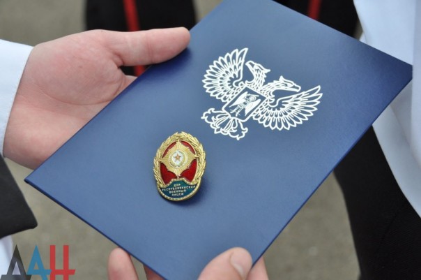 Донецкий военный лицей им. Берегового в торжественной обстановке отметил свой 22-й выпуск Донецкий военный лицей им. Берегового в торжественной обстановке отметил свой 22-й выпуск