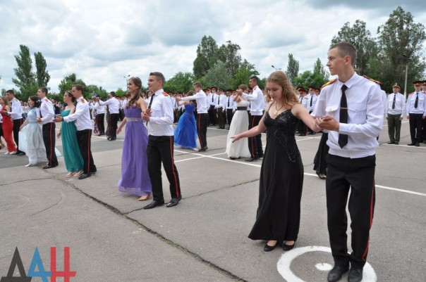 Донецкий военный лицей им. Берегового в торжественной обстановке отметил свой 22-й выпуск Донецкий военный лицей им. Берегового в торжественной обстановке отметил свой 22-й выпуск