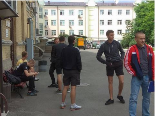 В Киеве националисты пригрозили изнасилованиями участницам акции против насилия