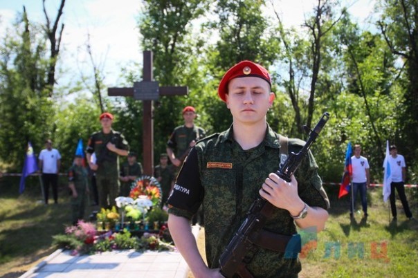 Сводка от НМ ЛНР 17 июня 2017. Пьяный боец ВСУ в зоне "АТО" расстрелял из автомата четырех сослуживцев, более десятка дезертировали из части Сводка от НМ ЛНР 17 июня 2017. Пьяный боец ВСУ в зоне "АТО" расстрелял из автомата четырех сослуживцев, более десятка дезертировали из части