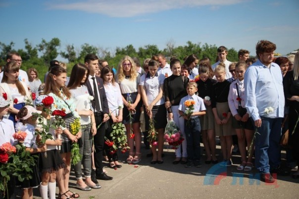 Сводка от НМ ЛНР 17 июня 2017. Пьяный боец ВСУ в зоне "АТО" расстрелял из автомата четырех сослуживцев, более десятка дезертировали из части Сводка от НМ ЛНР 17 июня 2017. Пьяный боец ВСУ в зоне "АТО" расстрелял из автомата четырех сослуживцев, более десятка дезертировали из части