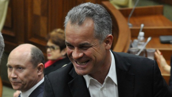 Лидер молдавских либералов приполз на коленях к местному олигарху