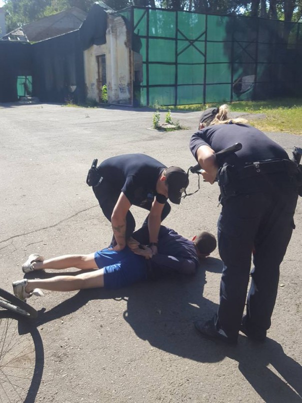 ЧП на Украине: Лебедь напал на мужчину, мывшегося в пруду из-за отключенной горячей воды