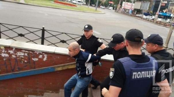 Саакашвили закидали яйцами с зеленкой