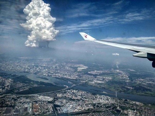 Необычное облако в виде гигантской башни удивило жителей Новосибирска Необычное облако в виде гигантской башни удивило жителей Новосибирска