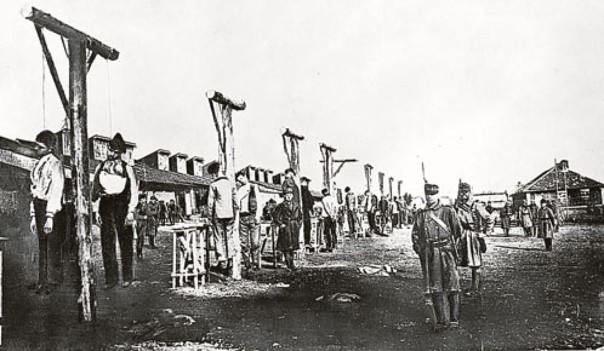 Кому ставят памятники в России