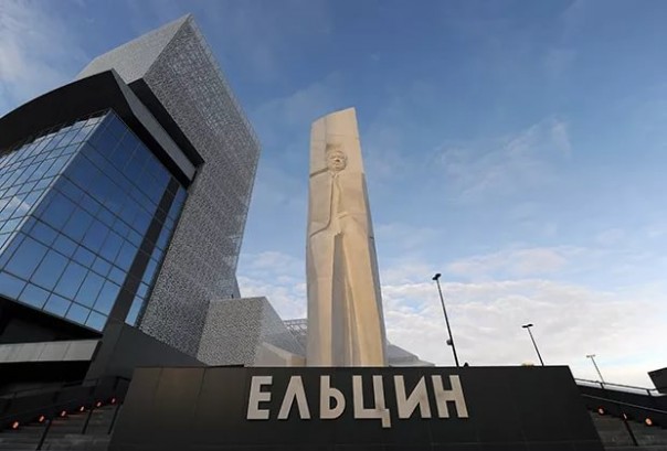 Кому ставят памятники в России