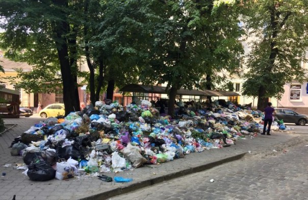Майданщики устроили феерическую грызню в Раде из-за вонючего Львова Майданщики устроили феерическую грызню в Раде из-за вонючего Львова