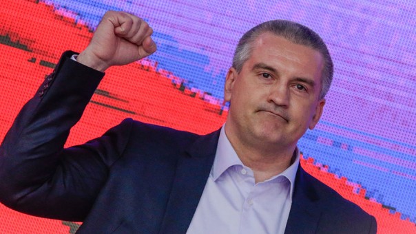 Аксенов наладит связь в Крыму