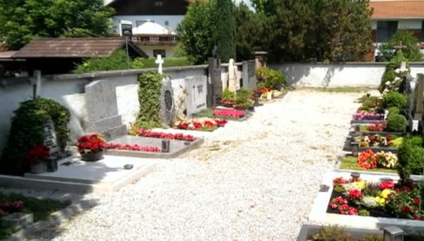 Житель ФРГ возводит памятник военнопленным из СССР