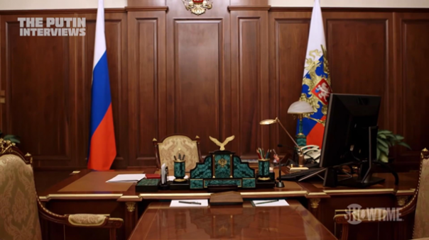 Стоун показал экран компьютера Путина c Windows XP