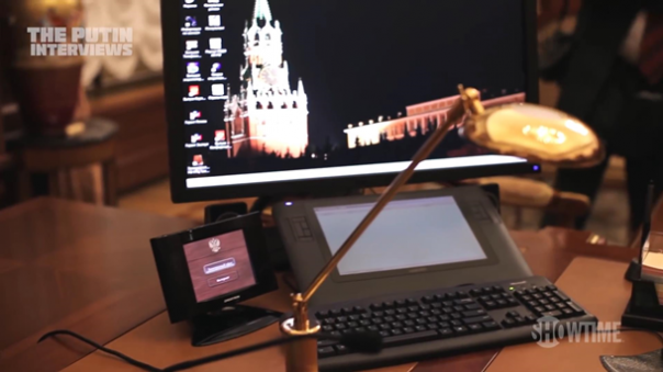Стоун показал экран компьютера Путина c Windows XP