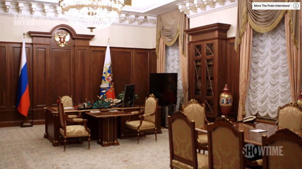 Стоун показал экран компьютера Путина c Windows XP