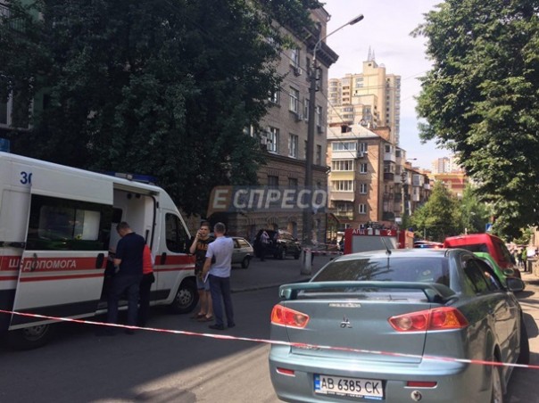 В центре Киева взорвался джип В центре Киева взорвался джип