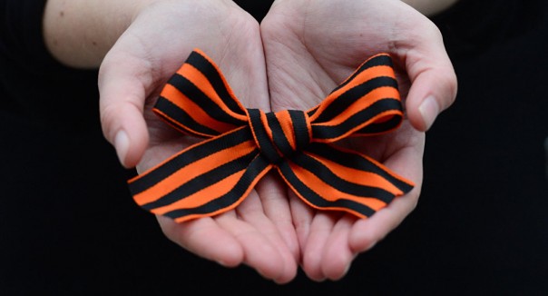 Георгиевская ленточка на Украине под статьей: Выписан первый штраф за ношение символа победы