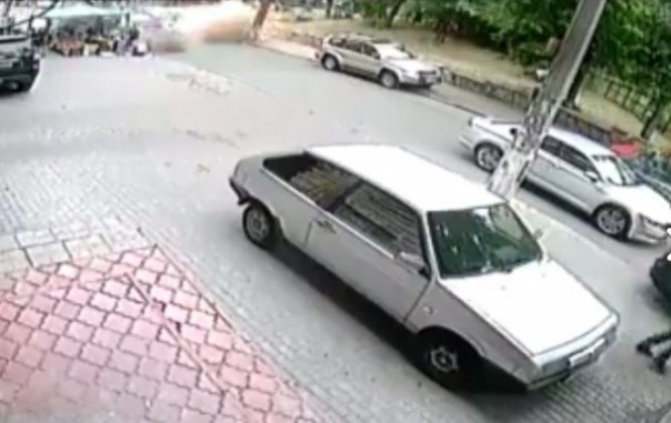 В Сеть выложили видео момента взрыва джипа в Киеве