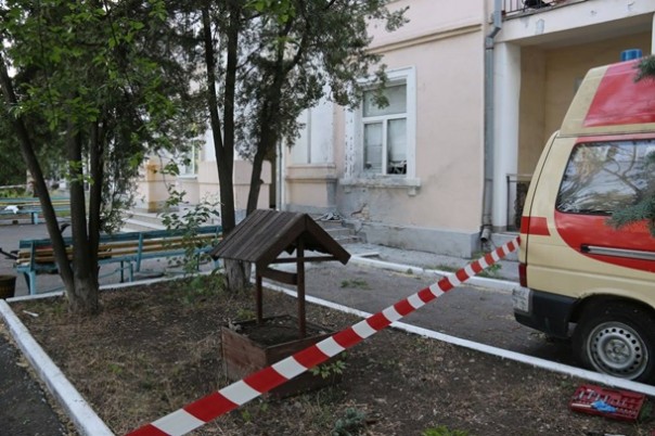 При взрыве на базе в Мариуполе пострадали семеро полицейских