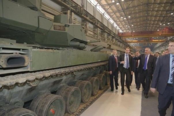 Картонная «Армата» проржавела насквозь Картонная «Армата» проржавела насквозь