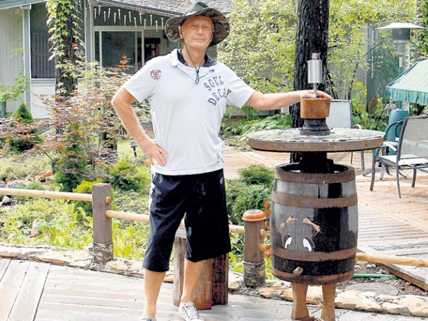 Вопреки сообщениям СМИ, сатирик вовсе не собирается сдаваться и продолжает борьбу с тяжелой болезнью.