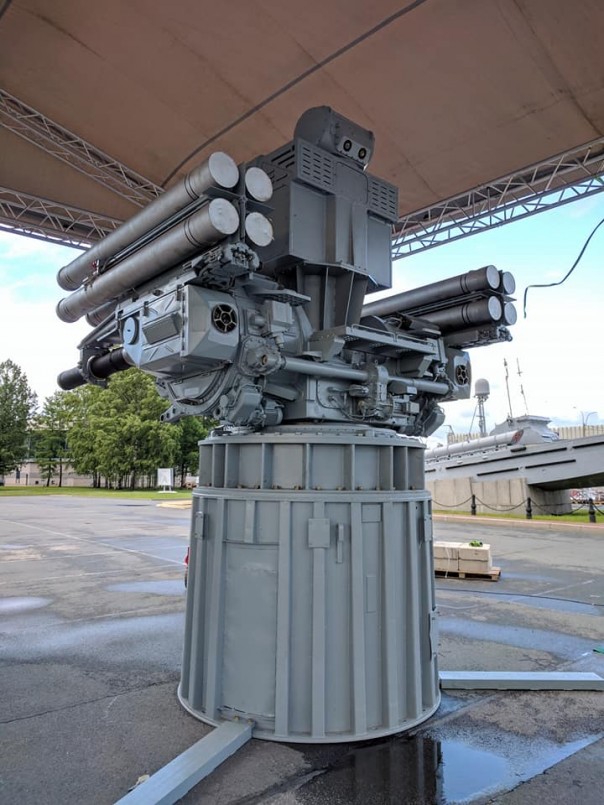 Демонстрация корабельного зенитного ракетно-пушечного комплекса "Панцирь-М" Демонстрация корабельного зенитного ракетно-пушечного комплекса "Панцирь-М"