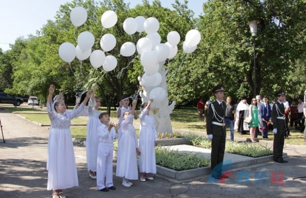 Сводка от НМ ЛНР 27 июня 2017. ''Хлебное перемирие'' в разгаре: ВСУ обстреляли н.п. Веселая Гора Сводка от НМ ЛНР 27 июня 2017. ''Хлебное перемирие'' в разгаре: ВСУ обстреляли н.п. Веселая Гора