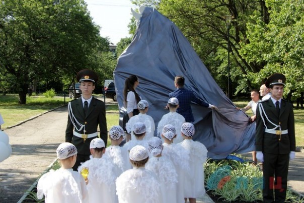 Сводка от НМ ЛНР 27 июня 2017. ''Хлебное перемирие'' в разгаре: ВСУ обстреляли н.п. Веселая Гора Сводка от НМ ЛНР 27 июня 2017. ''Хлебное перемирие'' в разгаре: ВСУ обстреляли н.п. Веселая Гора