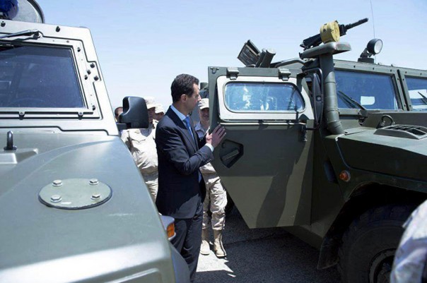 Президент Сирии Башар Асад посетил российскую авиабазу несмотря на угрозы со стороны США Президент Сирии Башар Асад посетил российскую авиабазу несмотря на угрозы со стороны США