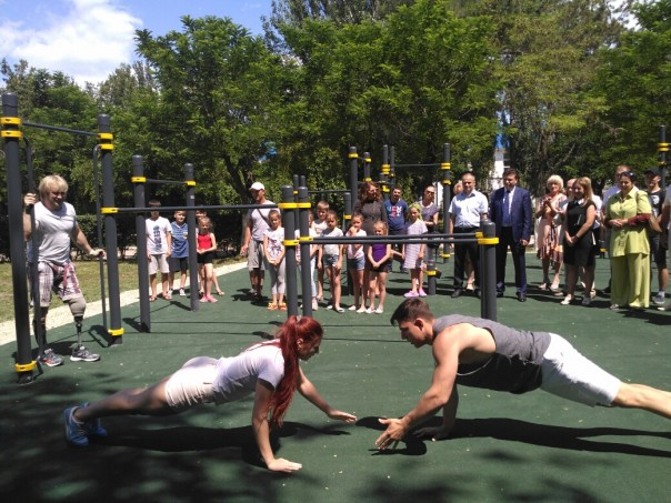 В Крыму начали строительство спортплощадок для людей с ограниченными возможностями В Крыму начали строительство спортплощадок для людей с ограниченными возможностями