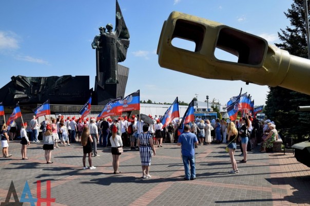 Жители Донецка отдали дань памяти подвигу павших во времена ВОВ партизан и подпольщиков