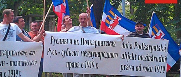 Украинский политолог: Идет ползучий распад, расползание страны. Остался один шаг