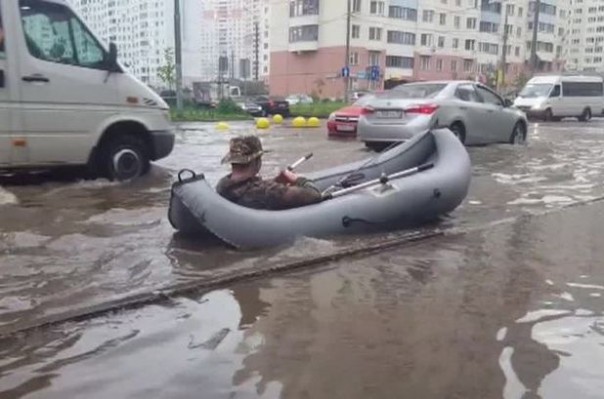 Потоп. Москвичи пересаживаются на альтернативные виды транспорта