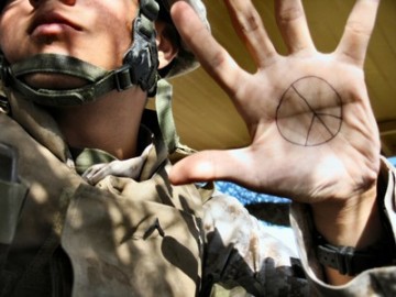 Агенты РФ втираются в доверие к солдатам США, выдавая себя в соцсетях за женщин
