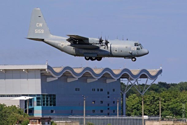 В аэропорту Одессы разгрузились самолеты НАТО В аэропорту Одессы разгрузились самолеты НАТО