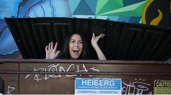 Свидетелям безвизга на заметку: Девушка питалась на помойке 8 месяцев, чтобы уехать отдыхать