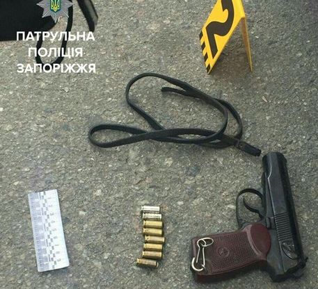 В Запорожье произошла стрельба на остановке, есть пострадавшие