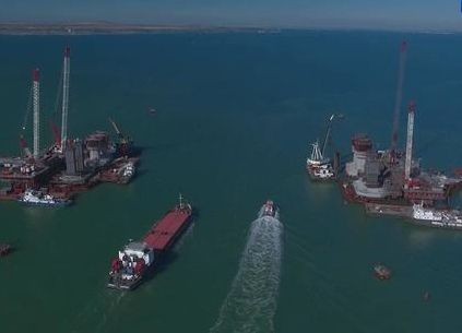 На Керченском мосту готовят операцию по транспортировке фарватерных арок